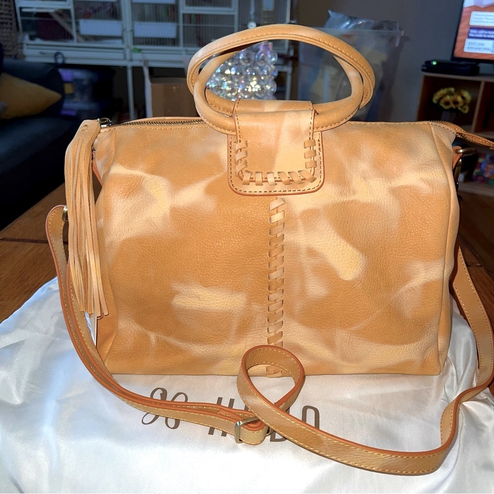 NWT Hobo International Medium Sheila Bag in Saffron